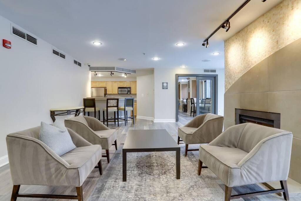 Sensational 1 Bedroom Condo At Ballston Place With Gym Arlington Eksteriør billede