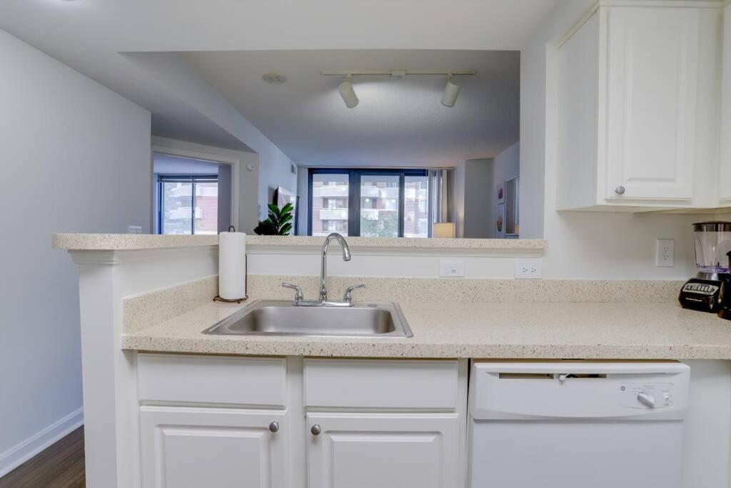 Sensational 1 Bedroom Condo At Ballston Place With Gym Arlington Eksteriør billede