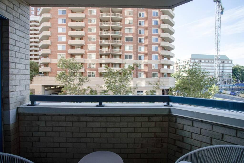 Sensational 1 Bedroom Condo At Ballston Place With Gym Arlington Eksteriør billede