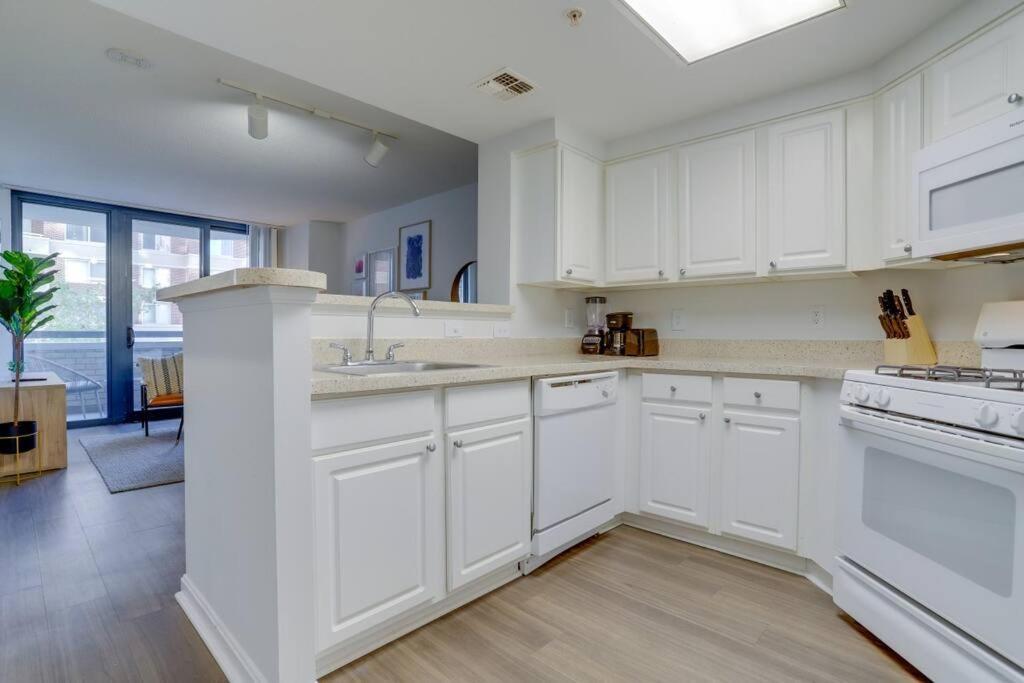 Sensational 1 Bedroom Condo At Ballston Place With Gym Arlington Eksteriør billede
